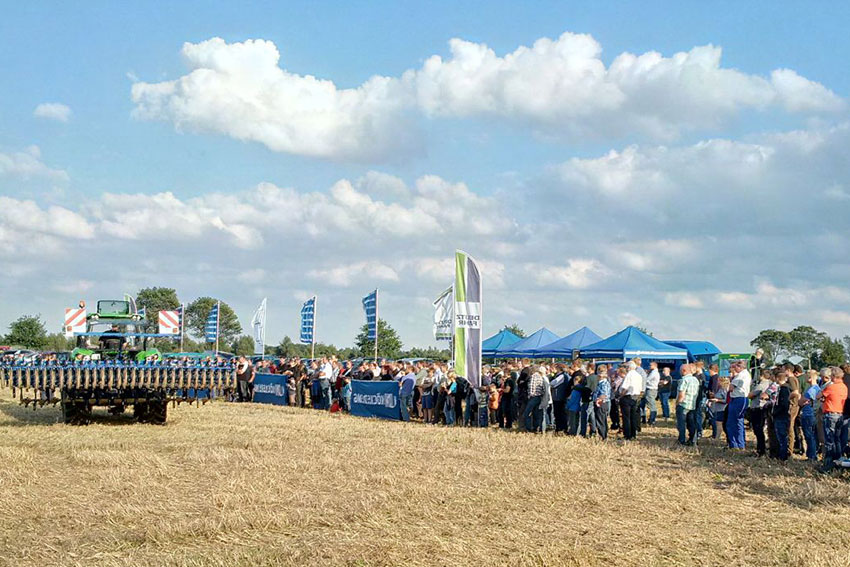 CYou-Tour in Langlingen, Vorführung der Maschinen